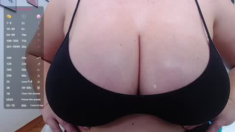 Snapshot of mommyissuess_ chatting on January 27, 2025, 10:49 pm Daphne  online show from January 27, 2025, 10:49 pm