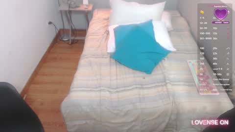 Snapshot of mommyissuess_ chatting on January 30, 2025, 10:51 pm Daphne  online show from January 30, 2025, 10:51 pm