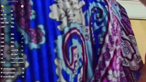 Snapshot of mommyissuess_ chatting on February 25, 2025, 12:58 am Daphne  online show from February 25, 2025, 12:58 am