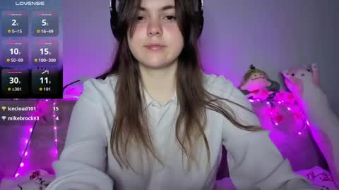 Momo online show from April 18, 2026, 7:58 pm