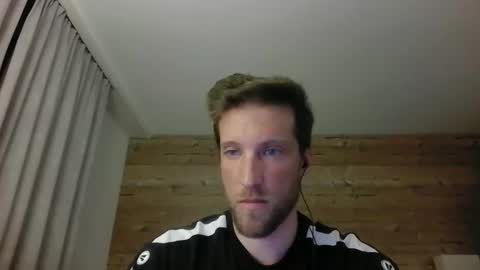 Snapshot of moms_little_monster chatting on December 9, 2024, 4:15 pm moms_little_monster online show from December 9, 2024, 4:15 pm