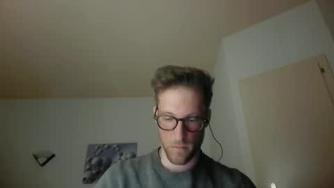 Snapshot of moms_little_monster chatting on December 15, 2024, 9:20 pm moms_little_monster online show from December 15, 2024, 9:20 pm