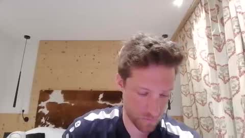 Snapshot of moms_little_monster chatting on November 17, 2025, 3:07 pm moms_little_monster online show from November 17, 2025, 3:07 pm