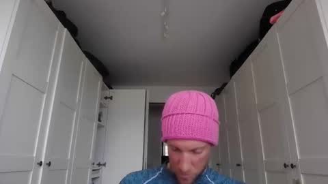 Snapshot of moms_little_monster chatting on December 2, 2025, 1:05 pm moms_little_monster online show from December 2, 2025, 1:05 pm