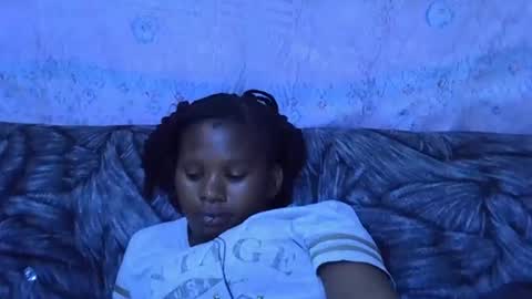 Snapshot of momsdoll chatting on February 3, 2026, 6:22 am momsdoll online show from February 3, 2026, 6:22 am