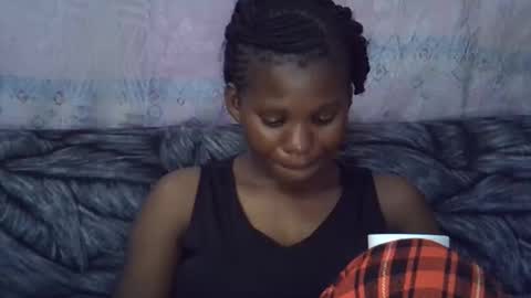 Snapshot of momsdoll chatting on February 6, 2026, 9:23 am momsdoll online show from February 6, 2026, 9:23 am