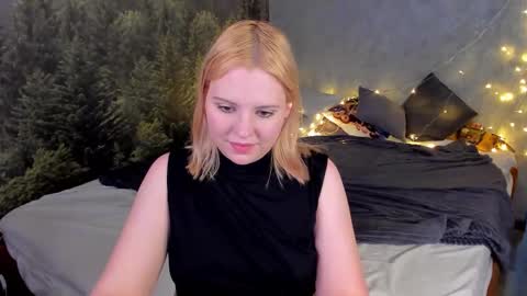 mon1ca_jones online show from December 19, 2025, 9:38 am