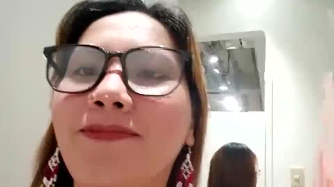 Snapshot of mona011991 chatting on October 16, 2025, 9:43 am mona011991 online show from October 16, 2025, 9:43 am