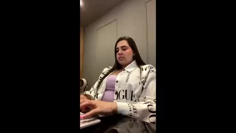 Snapshot of mona28__ chatting on November 11, 2025, 4:18 pm Mona online show from November 11, 2025, 4:18 pm