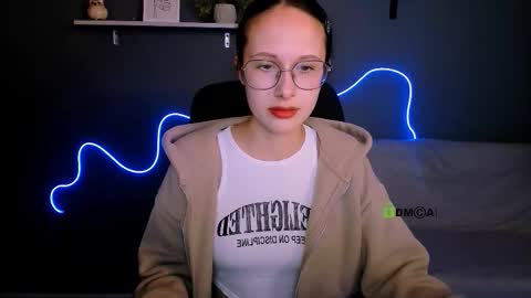 Mona  online show from September 24, 2025, 7:39 pm