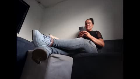 monaa_paloma online show from April 9, 2026, 10:37 pm