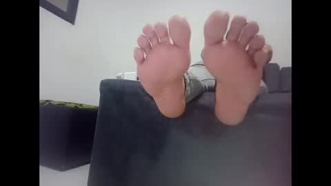 monaa_paloma online show from April 16, 2026, 4:35 am