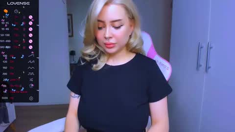 Snapshot of monalauu chatting on December 7, 2024, 1:51 pm online show from December 7, 2024, 1:51 pm