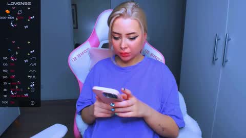 Snapshot of monalauu chatting on December 9, 2024, 11:13 pm online show from December 9, 2024, 11:13 pm