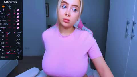 Snapshot of monalauu chatting on December 14, 2024, 11:34 pm online show from December 14, 2024, 11:34 pm