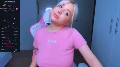 Snapshot of monalauu chatting on January 8, 2025, 11:10 am online show from January 8, 2025, 11:10 am