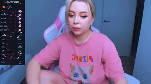 Snapshot of monalauu chatting on February 10, 2025, 2:19 am online show from February 10, 2025, 2:19 am