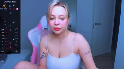 Snapshot of monalauu chatting on February 24, 2025, 11:19 pm online show from February 24, 2025, 11:19 pm