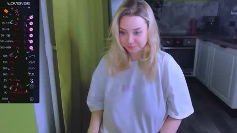 Snapshot of monalauu chatting on November 22, 2025, 8:08 pm online show from November 22, 2025, 8:08 pm