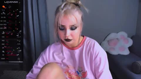 Snapshot of monalauu chatting on November 29, 2025, 8:34 pm online show from November 29, 2025, 8:34 pm