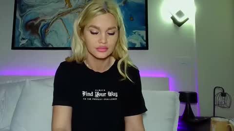 Snapshot of moni_ chatting on February 22, 2025, 4:51 am Monica online show from February 22, 2025, 4:51 am