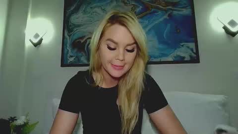 Snapshot of moni_ chatting on September 29, 2025, 3:22 am Monica online show from September 29, 2025, 3:22 am