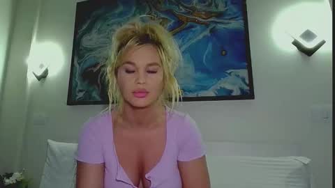 Snapshot of moni_ chatting on April 15, 2026, 3:13 am Monica online show from April 15, 2026, 3:13 am