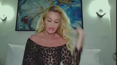 Snapshot of moni_ chatting on April 16, 2026, 3:29 am Monica online show from April 16, 2026, 3:29 am