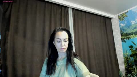 monica_weisss online show from October 1, 2025, 6:14 pm