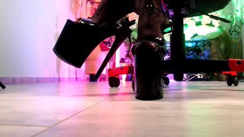 Monika online show from October 11, 2025, 1:31 pm