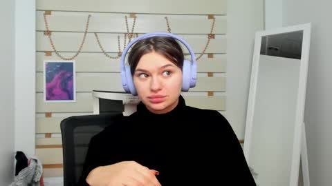 Monika online show from February 9, 2025, 1:03 pm