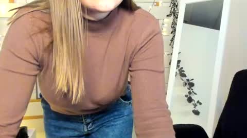 Monika online show from November 25, 2025, 2:28 pm