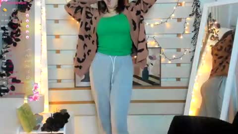 Monika online show from December 19, 2025, 1:29 pm