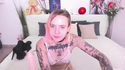 monikalowww online show from September 24, 2025, 10:07 am