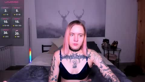 monikalowww online show from October 22, 2025, 10:15 am