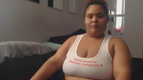 Snapshot of moniqueandpapi chatting on April 24, 2026, 6:43 pm Moniquelalatina online show from April 24, 2026, 6:43 pm