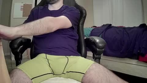 monkey_4u online show from October 3, 2025, 11:57 pm