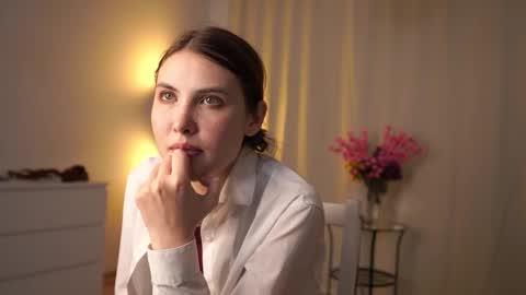 Jenny online show from November 12, 2025, 2:06 pm