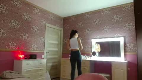 monparis_dream online show from November 13, 2025, 12:15 pm