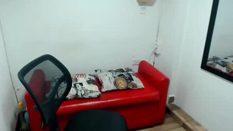 monserrat_diva online show from December 15, 2025, 11:42 pm