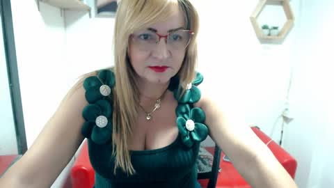 Snapshot of monserrat_diva chatting on April 21, 2026, 9:50 pm monserrat_diva online show from April 21, 2026, 9:50 pm