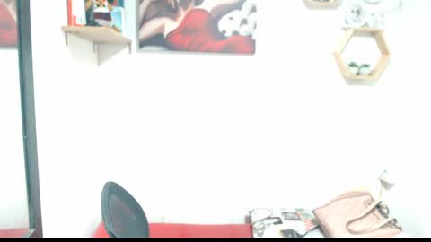 Snapshot of monserrat_diva chatting on May 6, 2026, 7:41 pm monserrat_diva online show from May 6, 2026, 7:41 pm