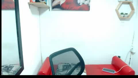 Snapshot of monserrat_diva chatting on May 19, 2026, 9:21 pm monserrat_diva online show from May 19, 2026, 9:21 pm