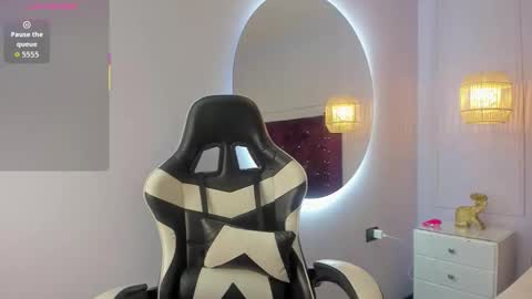 Snapshot of monserrat_girl chatting on November 20, 2025, 3:45 pm online show from November 20, 2025, 3:45 pm