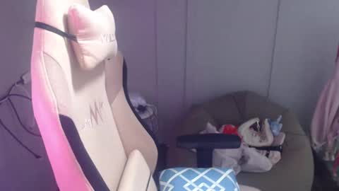 ELYSE A SIMPLE GIRL online show from January 12, 2025, 4:08 pm