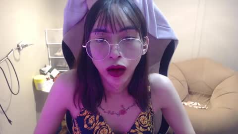 ELYSE A SIMPLE GIRL online show from February 12, 2025, 1:48 pm
