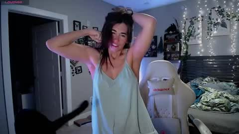 Lydia Mooney online show from March 1, 2025, 1:11 am