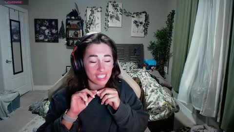 Lydia Mooney online show from March 8, 2025, 1:39 am