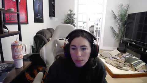 Lydia Mooney online show from December 2, 2025, 1:00 am