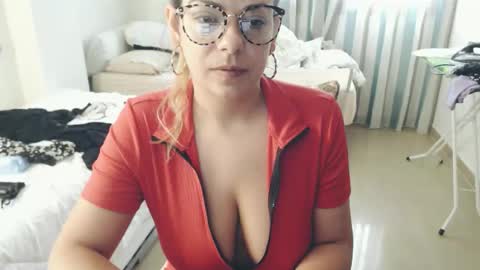 Snapshot of montserrat123 chatting on April 24, 2026, 7:11 am Monse online show from April 24, 2026, 7:11 am